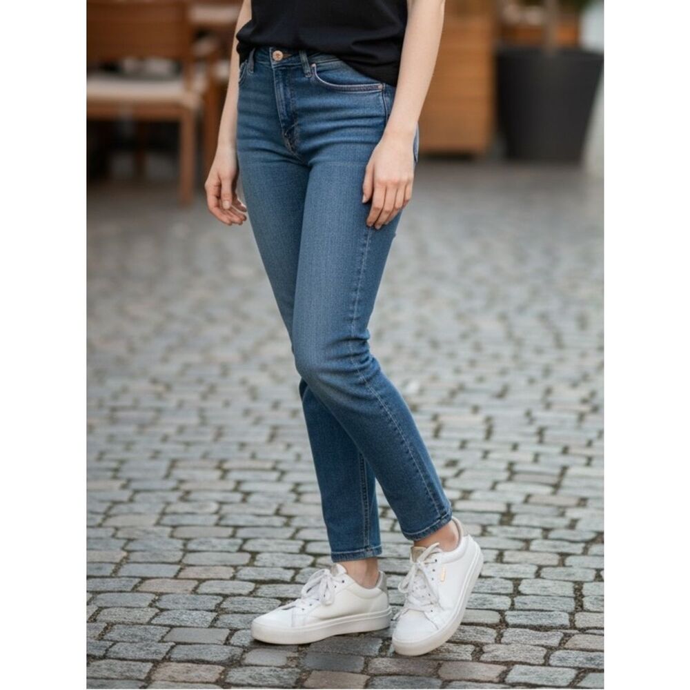 Dr. Scholl's Classic White Lace-Up Sneakers